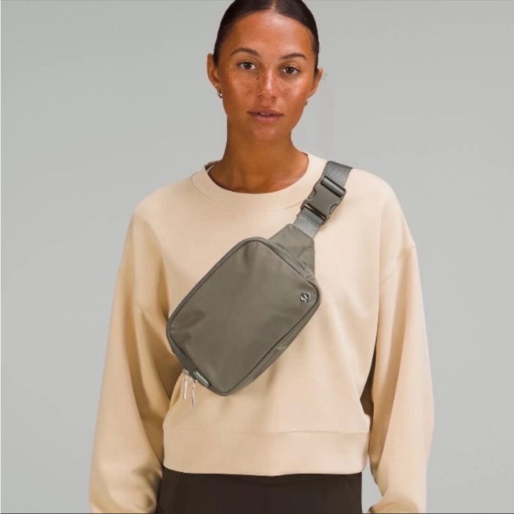 NWT Everywhere Belt Bag Large